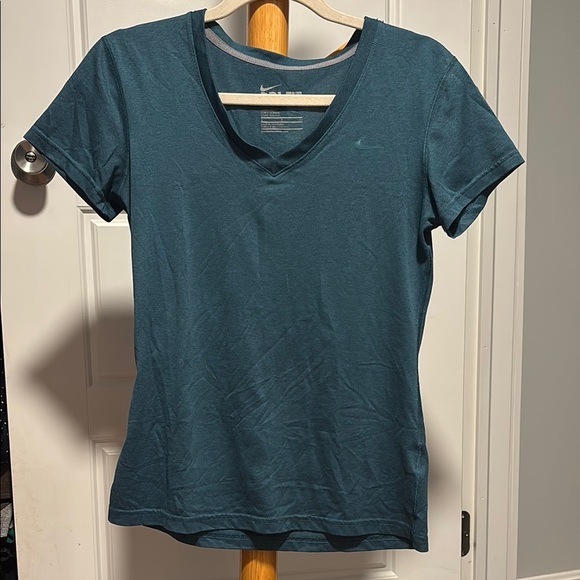 5/$25 Nike Blue Fitted Short Sleeve Tee - Picture 1 of 3